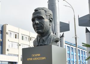 Поздравление генерального директора АПЗ Андрея Капустина с Днем космонавтики